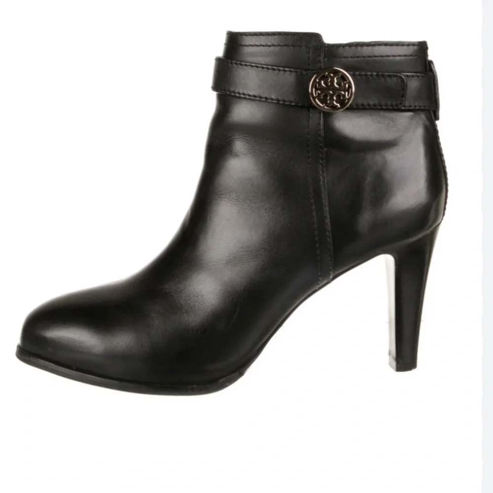 Tory Burch Black
Bristol Equestrian Calf
Leather Ankle Zip Bootie size 10M - Picture 2 of 14